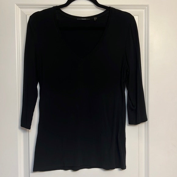 Tahari Black 3/4 Sleeve V-neck Top